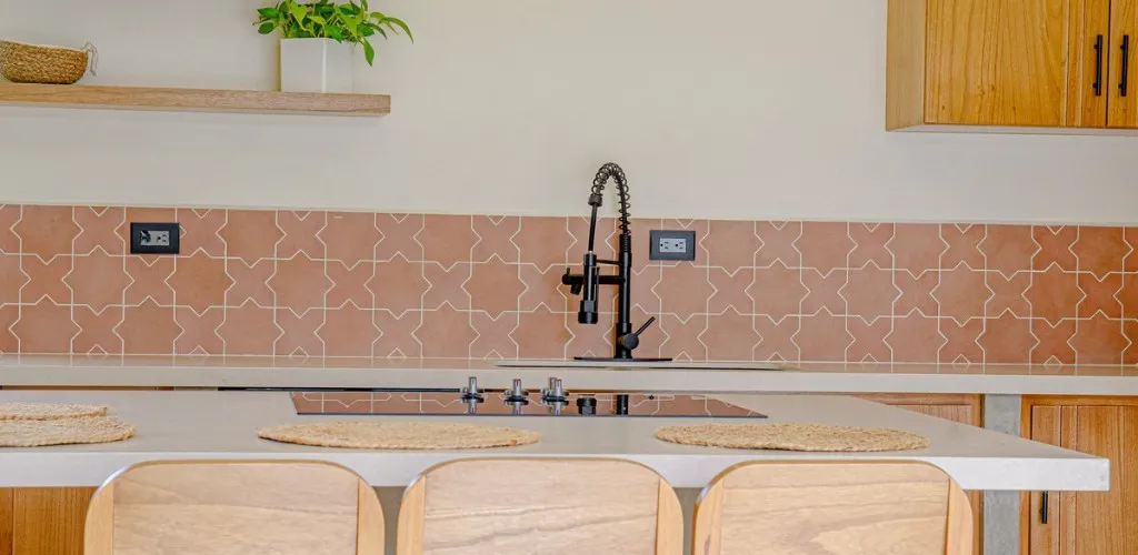 Elija una cocina moderna para espacios reducidos